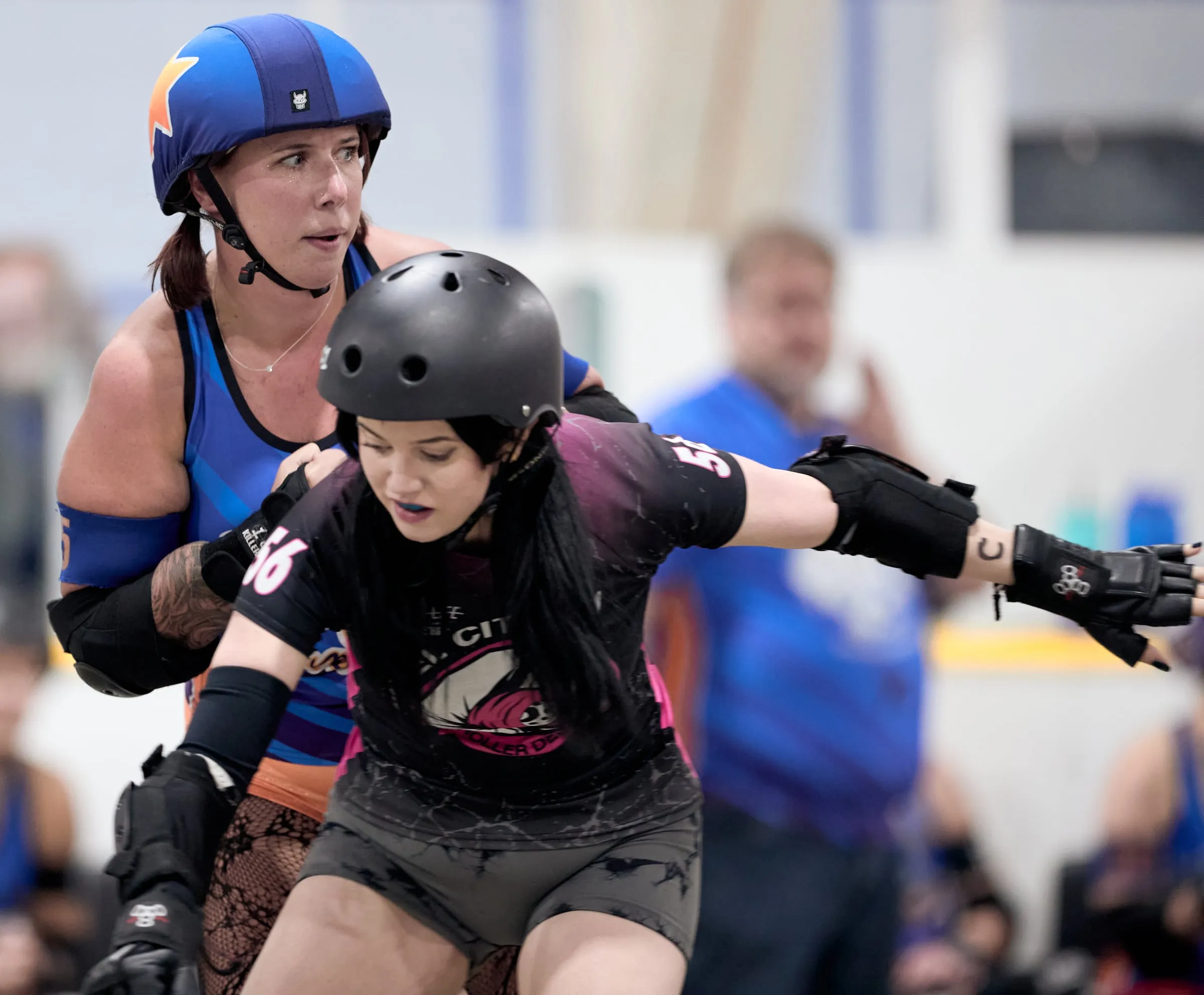 Bombshell Battalion jammer Sass fights her way past an opposing blocker