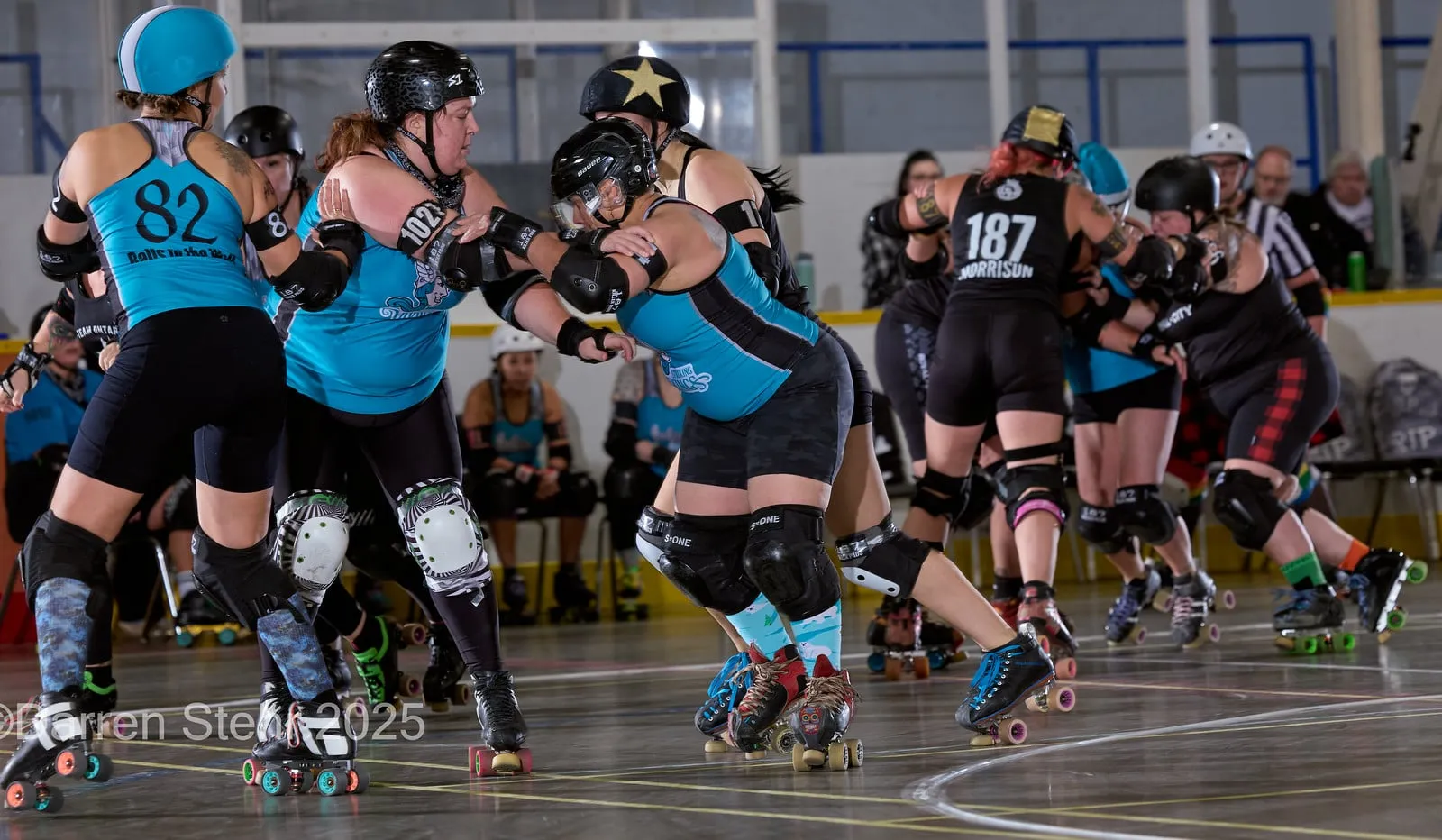 Striking Vikings skaters battle for position in the pack
